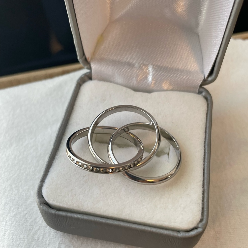 “Rolling Ring” stainless steel with rhinestones. Like New with Box. Size 6-3/4